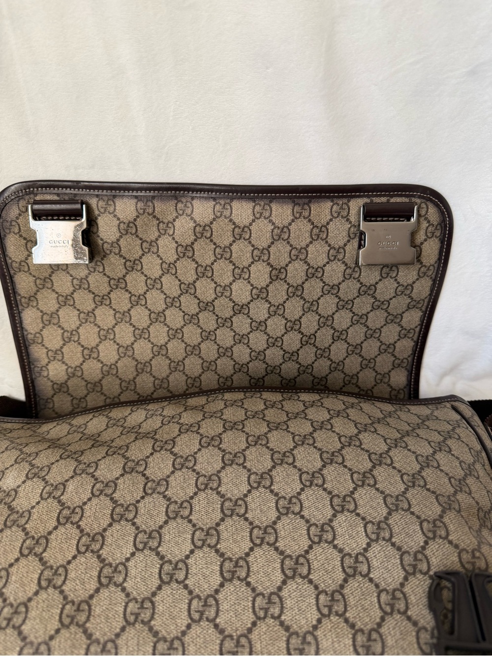 Gucci GG Supreme Interlocking G Crossbody - Picture 7 of 15